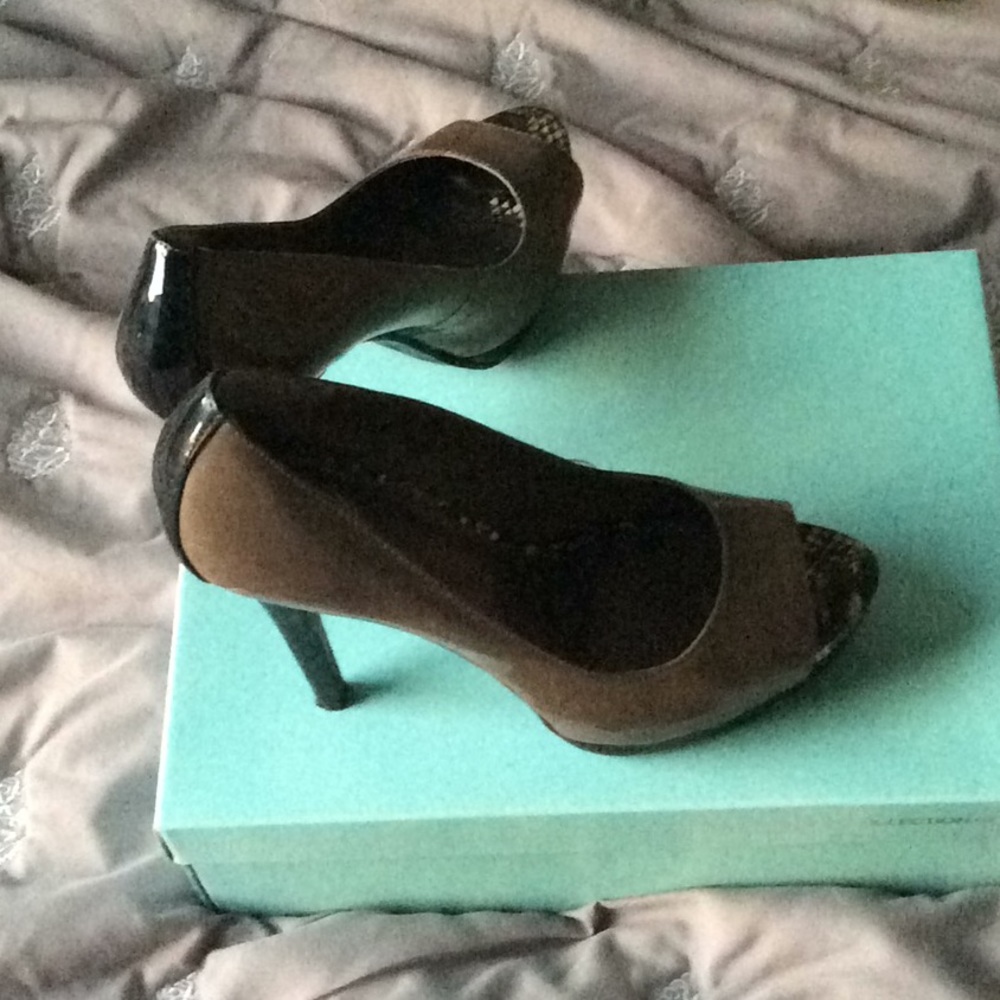 Heels - Picture 3 of 3